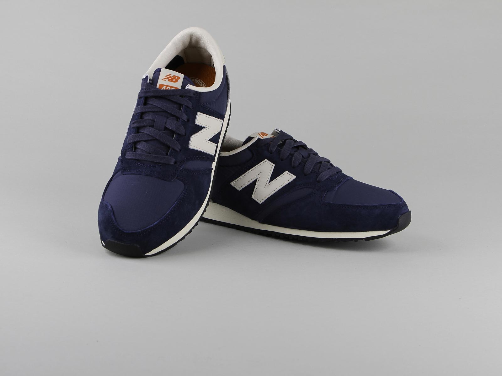 new balance bleu marine suede